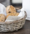 Koszyczek wiklinowy okrągły na pieczywo Ib Laursen aranżacja