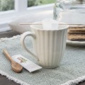 2088-82-ib-laursen-kubek-w-grooves-mynte-butter-cream-aranzacja
